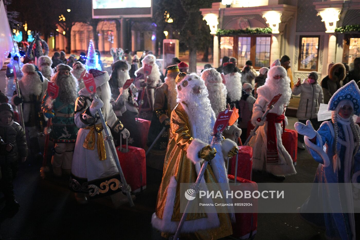 Выставка "Россия". Парад Дедов Морозов