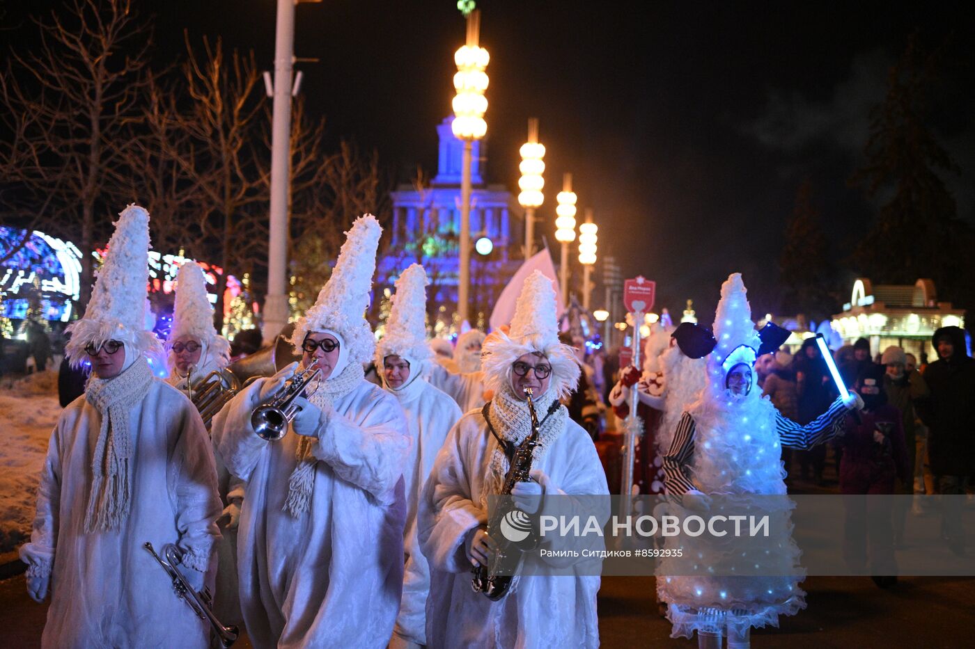 Выставка "Россия". Парад Дедов Морозов