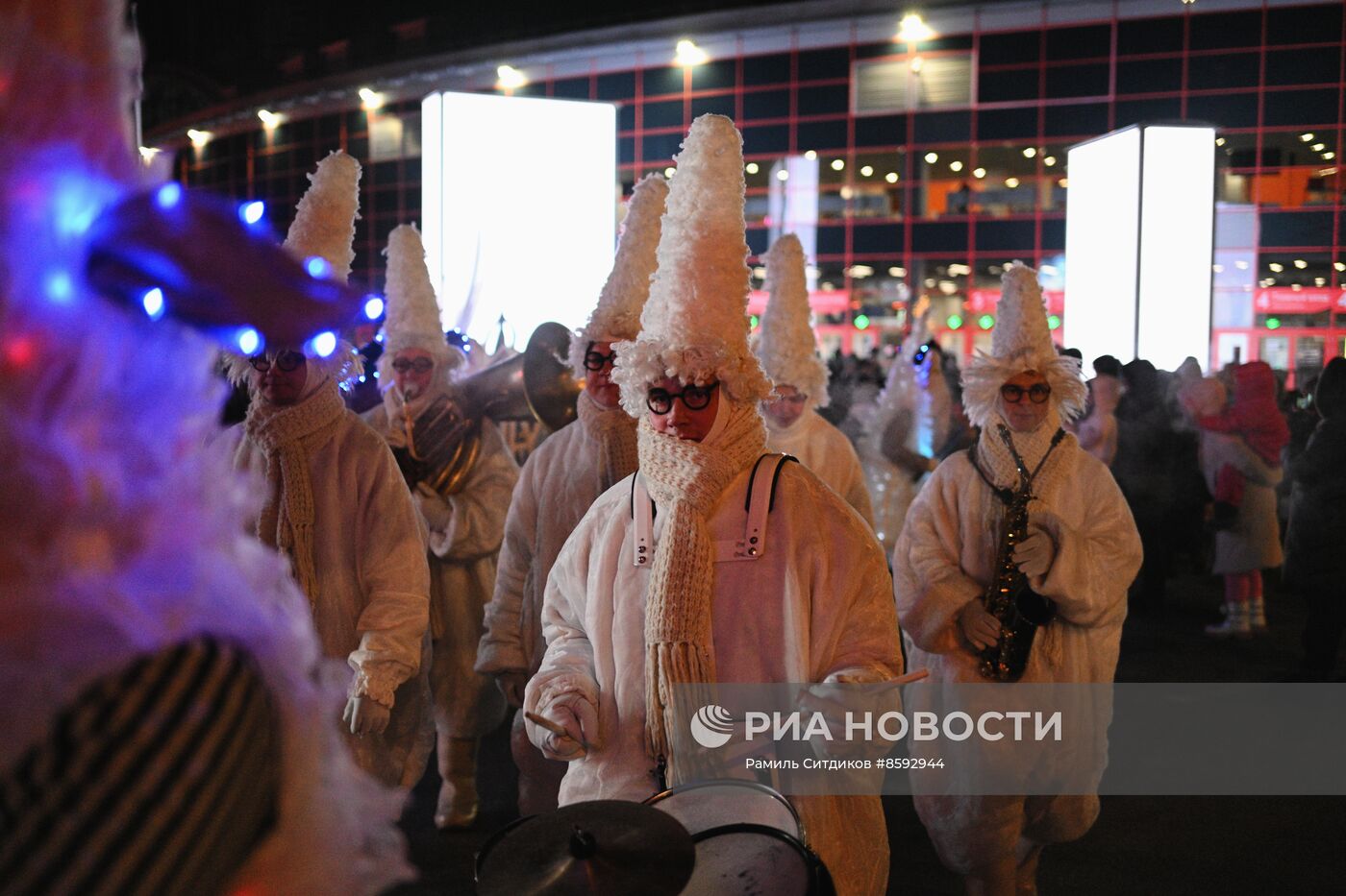 Выставка "Россия". Парад Дедов Морозов