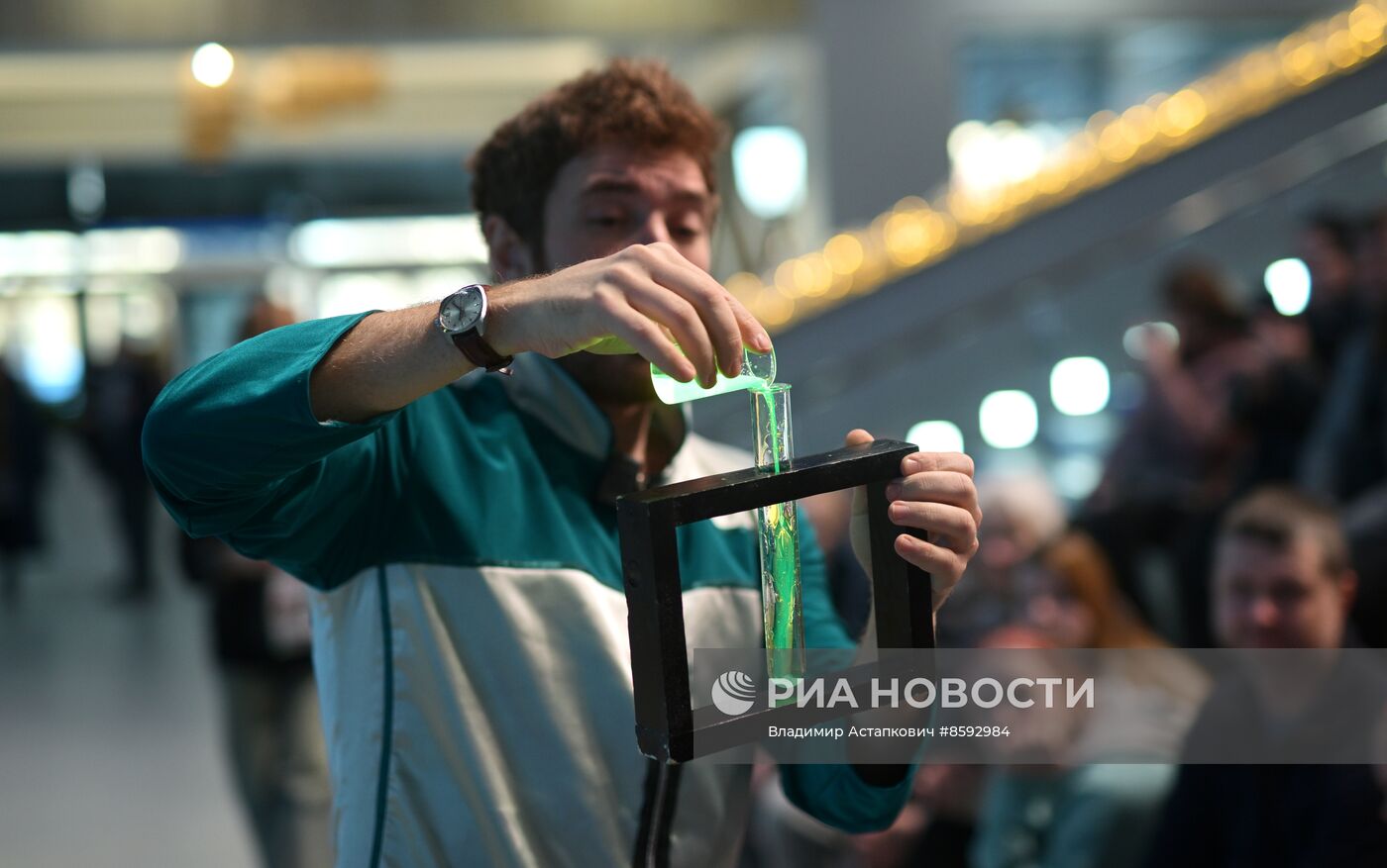 Работа выставки "Россия"