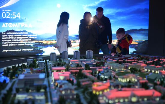 Международная выставка-форум "Россия"
Павильон №19 "АТОМ" Место: Россия, Москва. Автор: Владимир Астапкович/РИА Новости. Работа выставки "Россия"