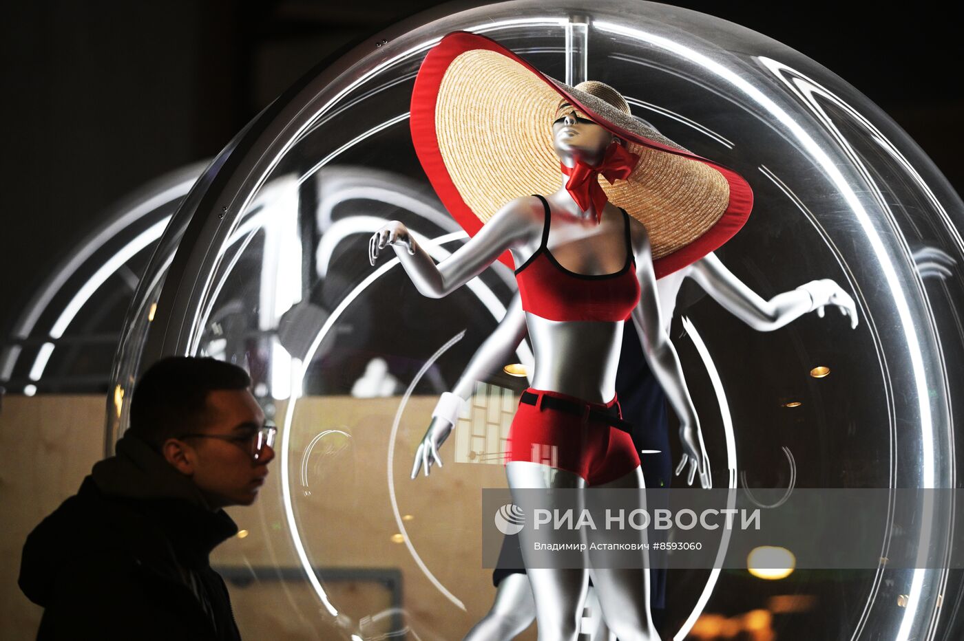 Работа выставки "Россия"