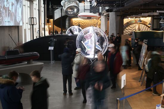 Международная выставка-форум "Россия"
Павильон №19 "АТОМ" Место: Россия, Москва. Автор: Владимир Астапкович/РИА Новости. Работа выставки "Россия"