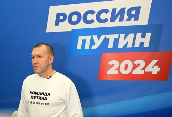 Формирование подписных листов в поддержку В.В. Путина, собранных на пикетных точках Казани