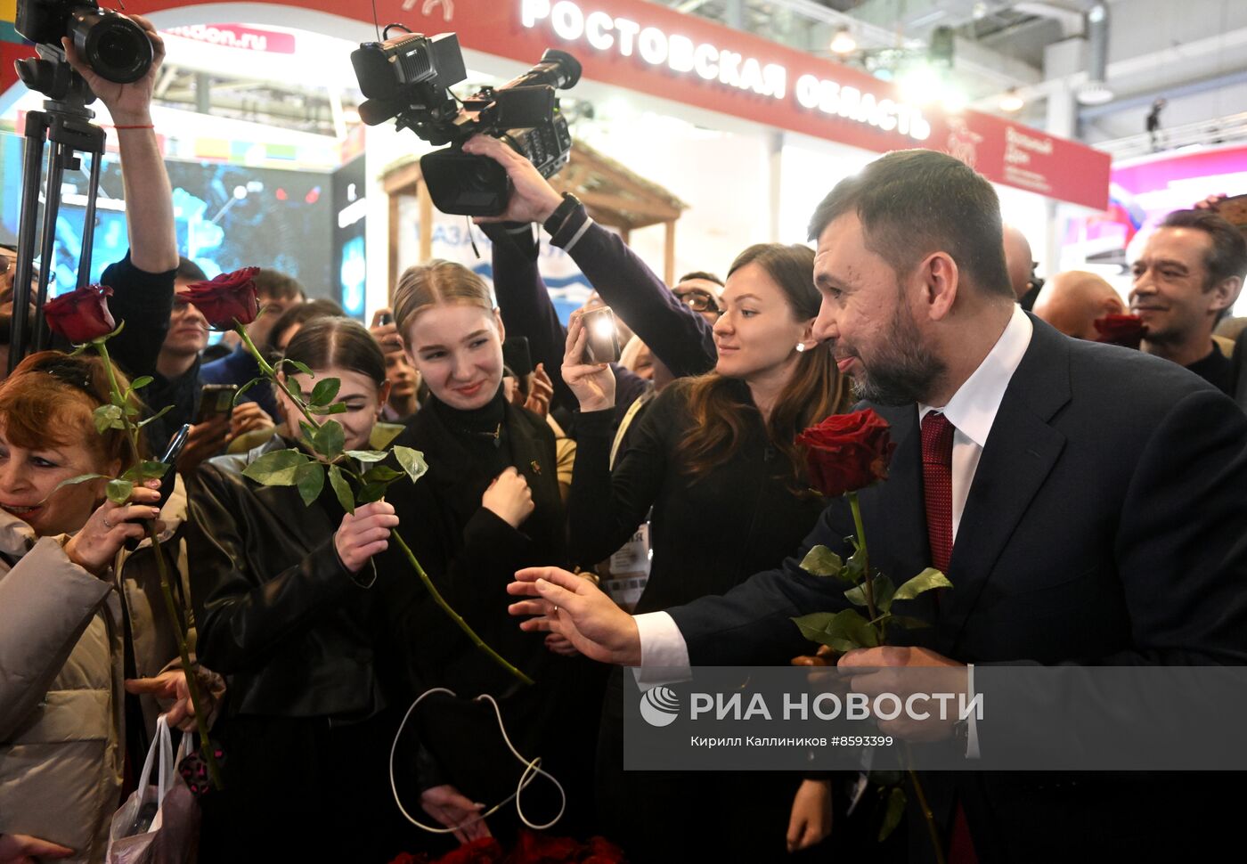 Выставка "Россия".  Донецкая Народная Республика. День региона