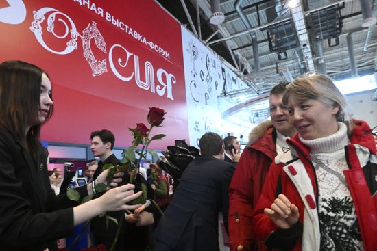 Выставка "Россия".  Донецкая Народная Республика. День региона