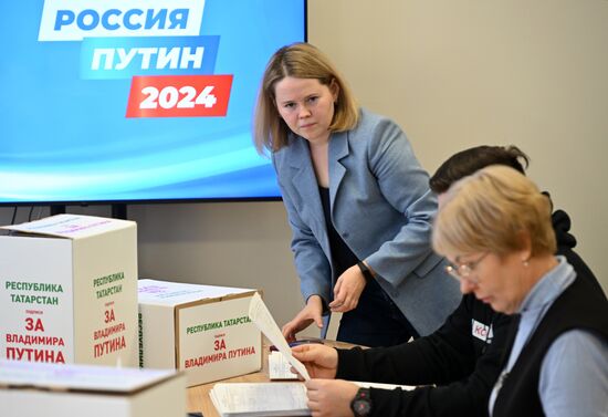 Формирование подписных листов в поддержку В.В. Путина, собранных на пикетных точках Казани