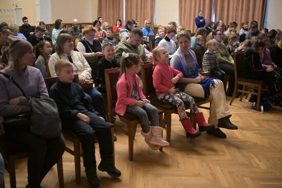 Международная выставка-форум "Россия"
"Новогодняя сказка" от МГИК
Павильон №84, Дом культуры Место: Россия, Москва. Автор: Алексей Никольский/РИА Новости. Выставка "Россия". "Новогодняя сказка" от МГИК