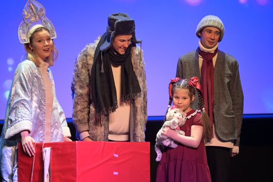 Международная выставка-форум "Россия"
"Новогодняя сказка" от МГИК
Павильон №84, Дом культуры Место: Россия, Москва. Автор: Алексей Никольский/РИА Новости. Выставка "Россия". "Новогодняя сказка" от МГИК