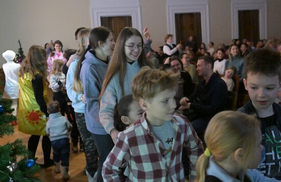 Международная выставка-форум "Россия"
"Новогодняя сказка" от МГИК
Павильон №84, Дом культуры Место: Россия, Москва. Автор: Алексей Никольский/РИА Новости. Выставка "Россия". "Новогодняя сказка" от МГИК