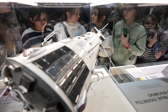 Выставка "Россия". Экскурсия для детей из ДНР