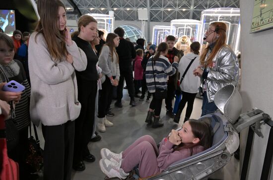 Выставка "Россия". Экскурсия для детей из ДНР