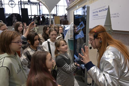 Выставка "Россия". Экскурсия для детей из ДНР