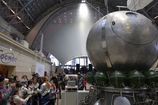 Выставка "Россия". Экскурсия для детей из ДНР