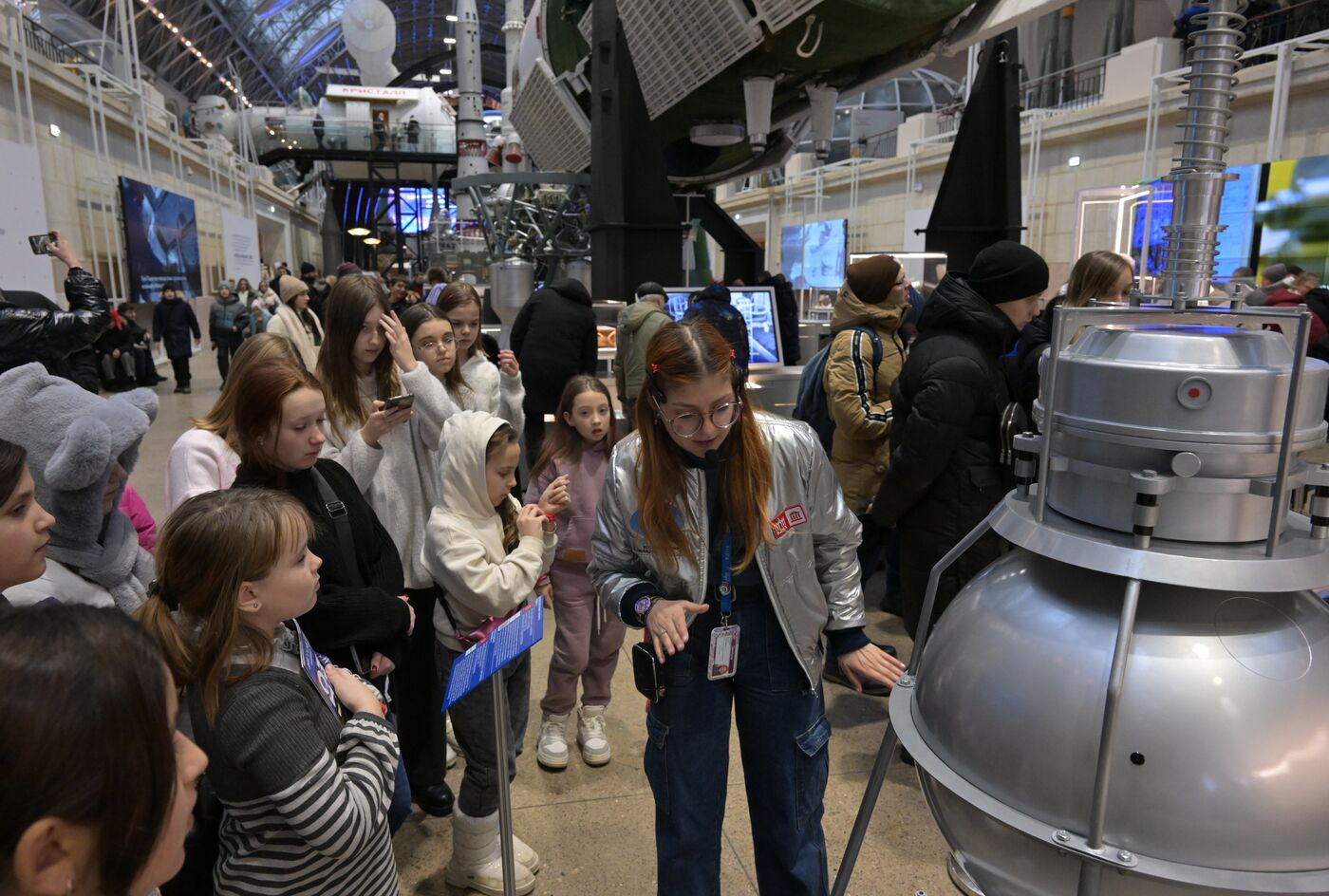 Выставка "Россия". Экскурсия для детей из ДНР