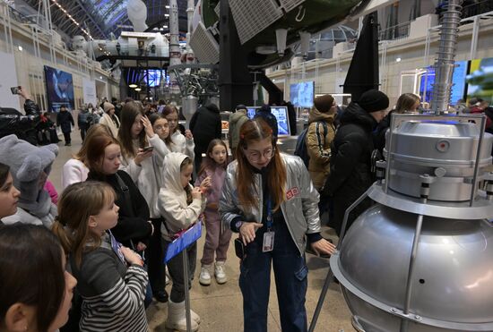 Выставка "Россия". Экскурсия для детей из ДНР