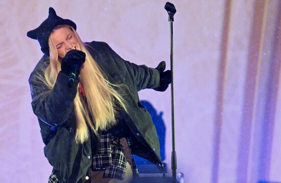 Международная выставка-форум "Россия"
Концерт VK, Главная уличная сцена
Mary Gu (Мэри Гу), певица и блогер Место: Россия, Москва. Автор: Максим Блинов/РИА Новости. Выставка "Россия". Концерт VK