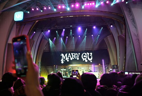 Международная выставка-форум "Россия"
Концерт VK, Главная уличная сцена
Mary Gu (Мэри Гу), певица и блогер Место: Россия, Москва. Автор: Максим Блинов/РИА Новости. Выставка "Россия". Концерт VK