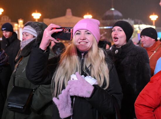 Международная выставка-форум "Россия"
Концерт VK, Главная уличная сцена Место: Россия, Москва. Автор: Максим Блинов/РИА Новости. Выставка "Россия". Концерт VK