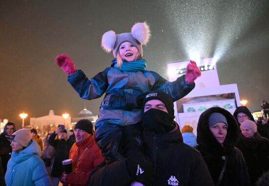 Международная выставка-форум "Россия"
Концерт VK, Главная уличная сцена Место: Россия, Москва. Автор: Максим Блинов/РИА Новости. Выставка "Россия". Концерт VK