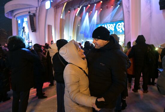 Международная выставка-форум "Россия"
Концерт VK, Главная уличная сцена Место: Россия, Москва. Автор: Максим Блинов/РИА Новости. Выставка "Россия". Концерт VK