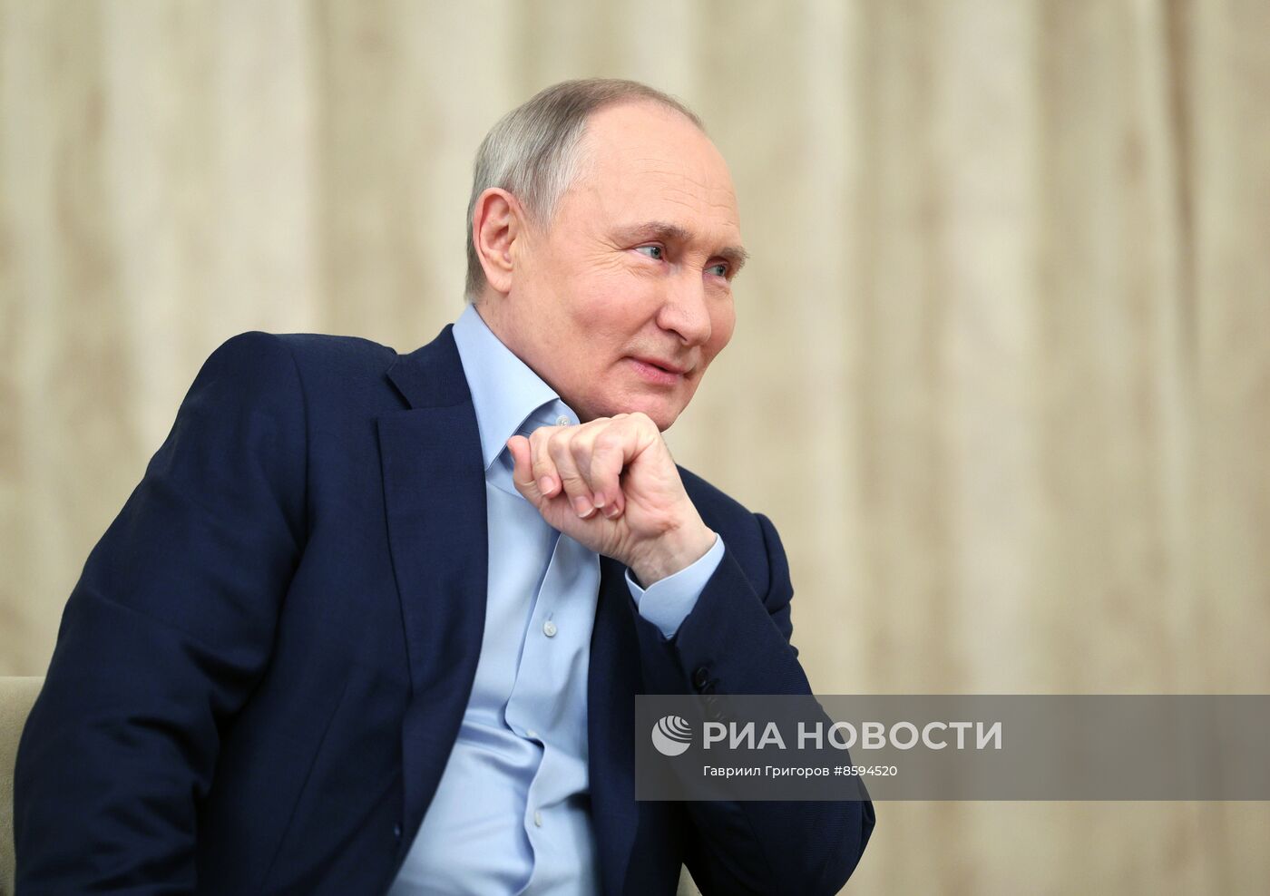 Президент РФ В. Путин встретился с семьями героев, погибших в ходе СВО