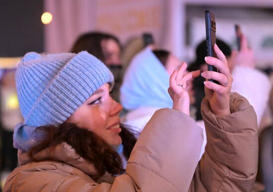 Международная выставка-форум "Россия"
Концерт VK, Главная уличная сцена Место: Россия, Москва. Автор: Максим Блинов/РИА Новости. Выставка "Россия". Концерт VK