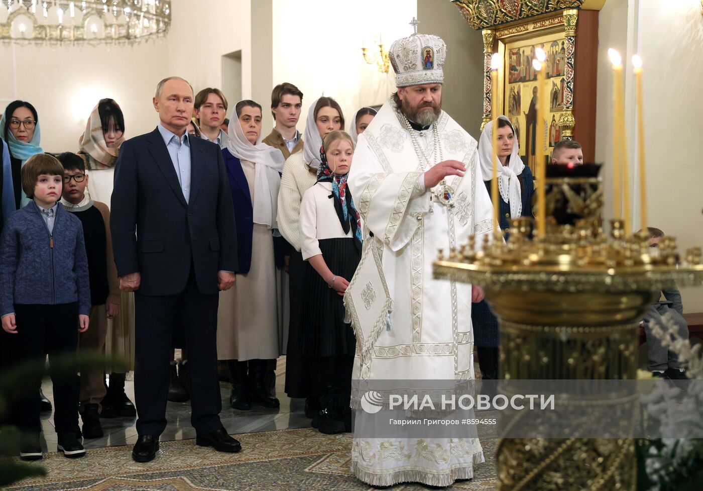 Президент РФ В. Путин посетил Рождественское богослужение