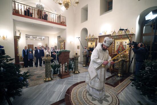 Президент РФ В. Путин посетил Рождественское богослужение