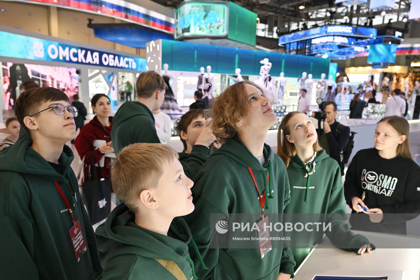 Международную выставку-форум "Россия" посетили 380 детей из российских регионов