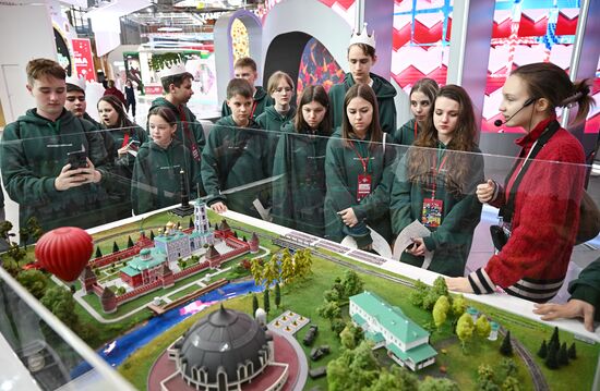 Международную выставку-форум "Россия" посетили 380 детей из российских регионов