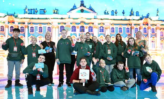 Международную выставку-форум "Россия" посетили 380 детей из российских регионов