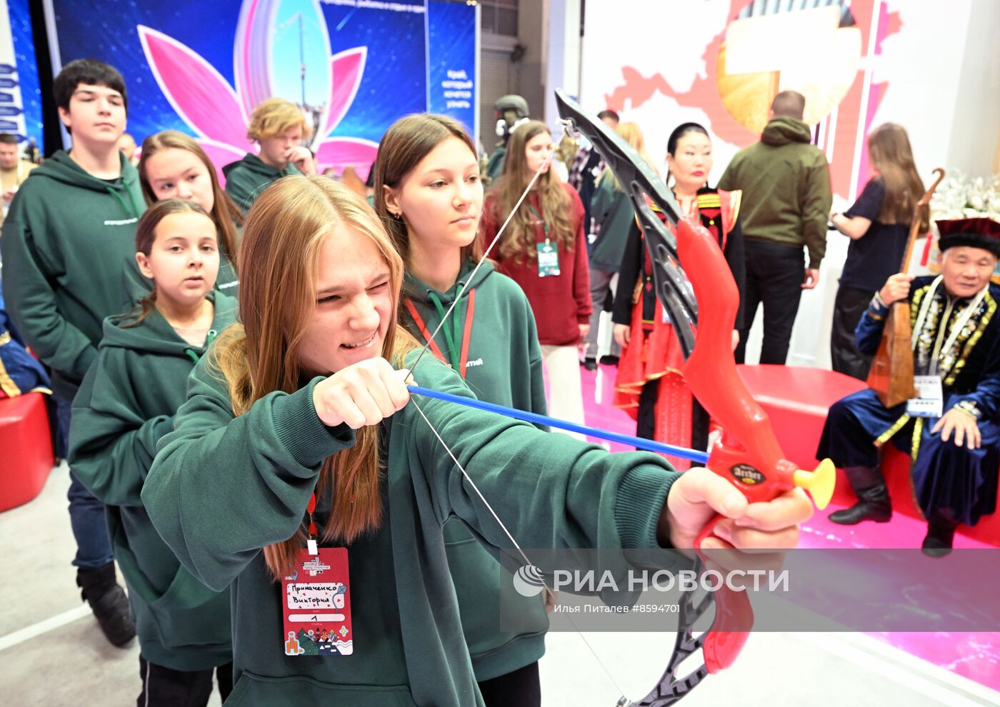 Международную выставку-форум "Россия" посетили 380 детей из российских регионов