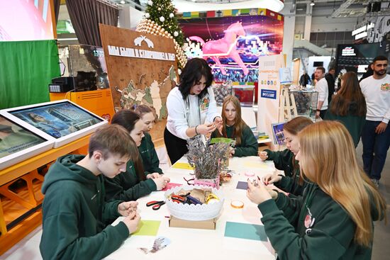 Международную выставку-форум "Россия" посетили 380 детей из российских регионов