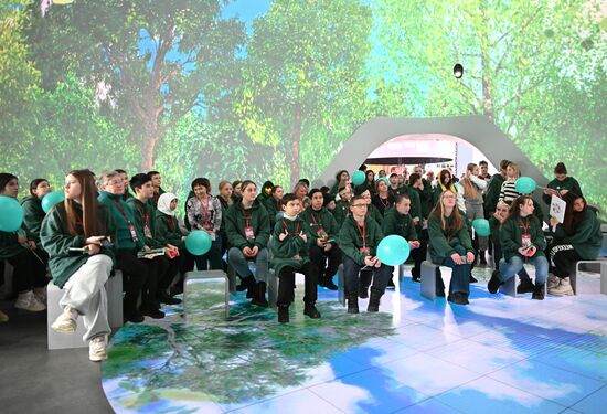 Международную выставку-форум "Россия" посетили 380 детей из российских регионов