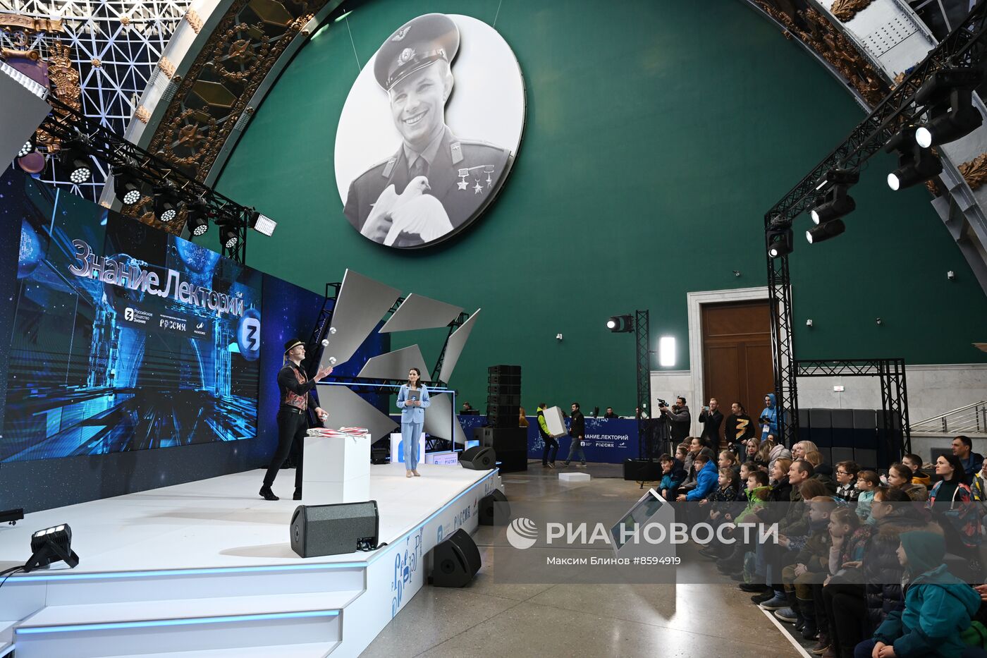 Выставка "Россия". Тайны Рождества: традиции и символы. Мастер-классы и магия фокусов