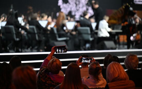 Международная выставка-форум "Россия"
Рождественский концерт симфонического оркестра имени С. В. Рахманинова, павильон № 75 (зал А, большой конференц-зал) Место: Россия, Москва. Автор: Павел Бедняков/РИА Новости. Выставка "Россия". Рождественский концерт симфонического оркестра