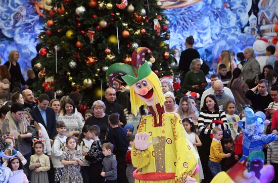 Патриарх Кирилл посетил детскую Рождественскую ёлку в Государственном Кремлёвском дворце