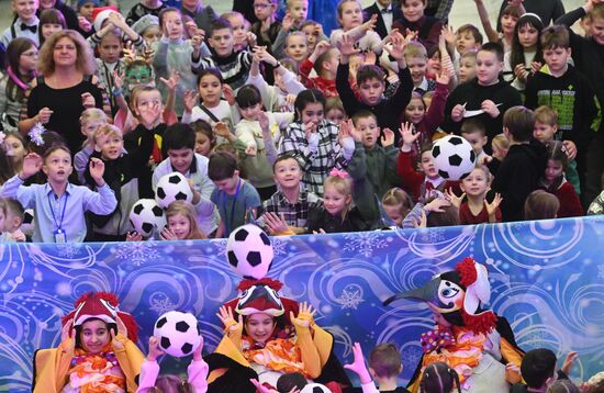 Патриарх Кирилл посетил детскую Рождественскую ёлку в Государственном Кремлёвском дворце