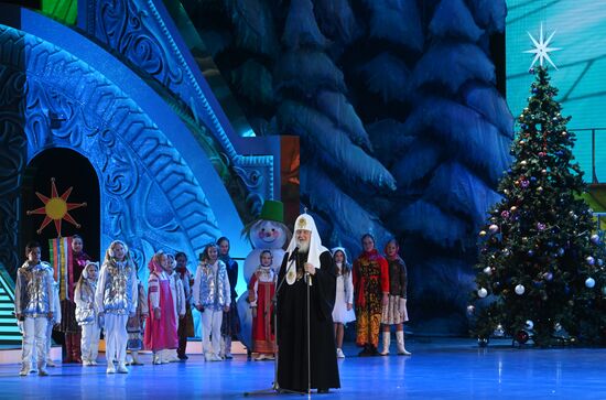 Патриарх Кирилл посетил детскую Рождественскую ёлку в Государственном Кремлёвском дворце