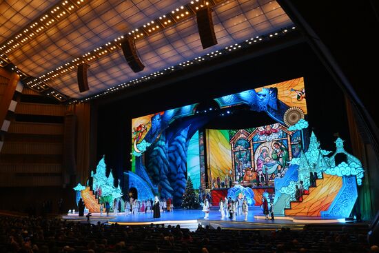 Патриарх Кирилл посетил детскую Рождественскую ёлку в Государственном Кремлёвском дворце