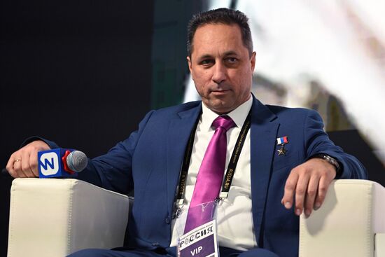 Международная выставка-форум "Россия"
Беседа "Покоритель Космоса", павильон №75
Антон Шкаплеров, заместитель начальника управления федерального государственного бюджетного учреждения "Научно-исследовательский испытательный центр подготовки космонавтов имени Ю.А.Гагарина" Место: Россия, Москва. Автор: Алексей Майшев/РИА Новости. Выставка "Россия". Беседа "Покоритель Космоса"