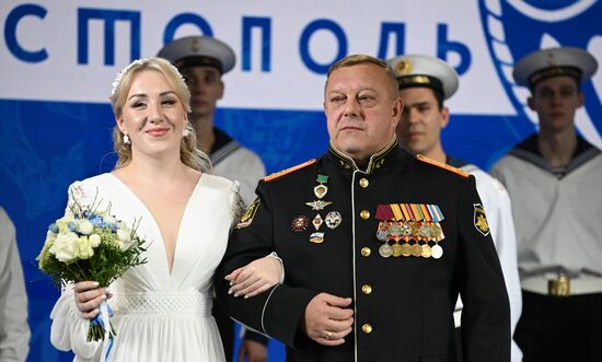 Выставка "Россия". "Флотская свадьба"