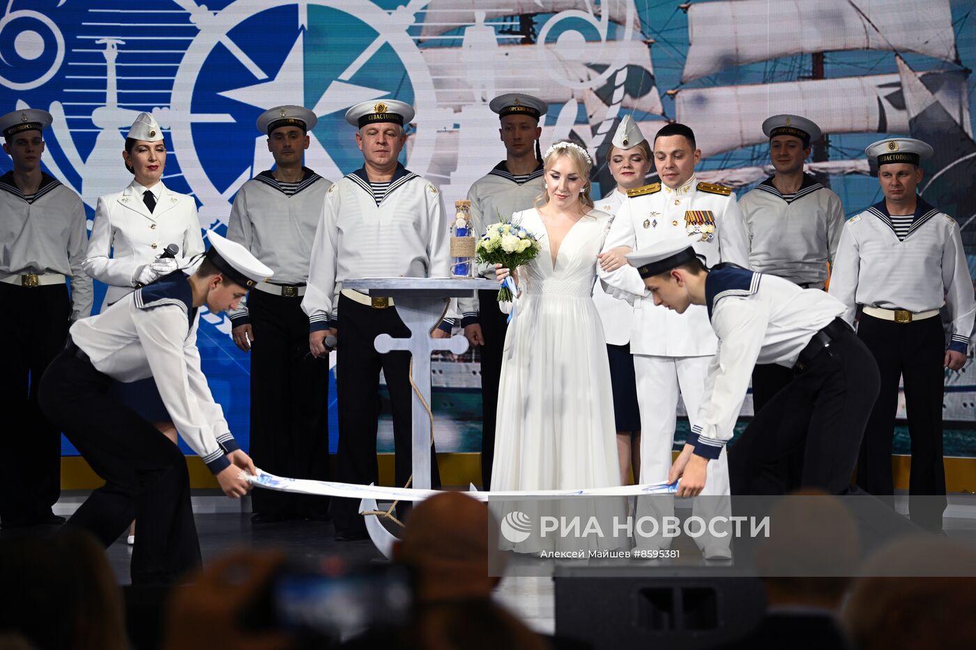 Выставка "Россия". "Флотская свадьба"