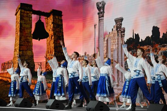 Международная выставка-форум "Россия"
Концерт – презентация "Севастополь - город героев", павильон №75 Место: Россия, Москва. Автор: Алексей Майшев/РИА Новости. Выставка "Россия". Концерт – презентация "Севастополь - город героев"