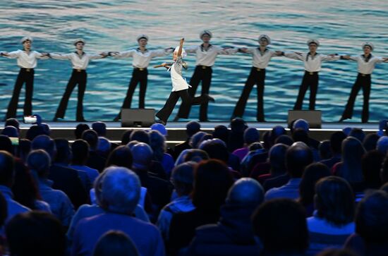 Международная выставка-форум "Россия"
Концерт – презентация "Севастополь - город героев", павильон №75 Место: Россия, Москва. Автор: Алексей Майшев/РИА Новости. Выставка "Россия". Концерт – презентация "Севастополь - город героев"