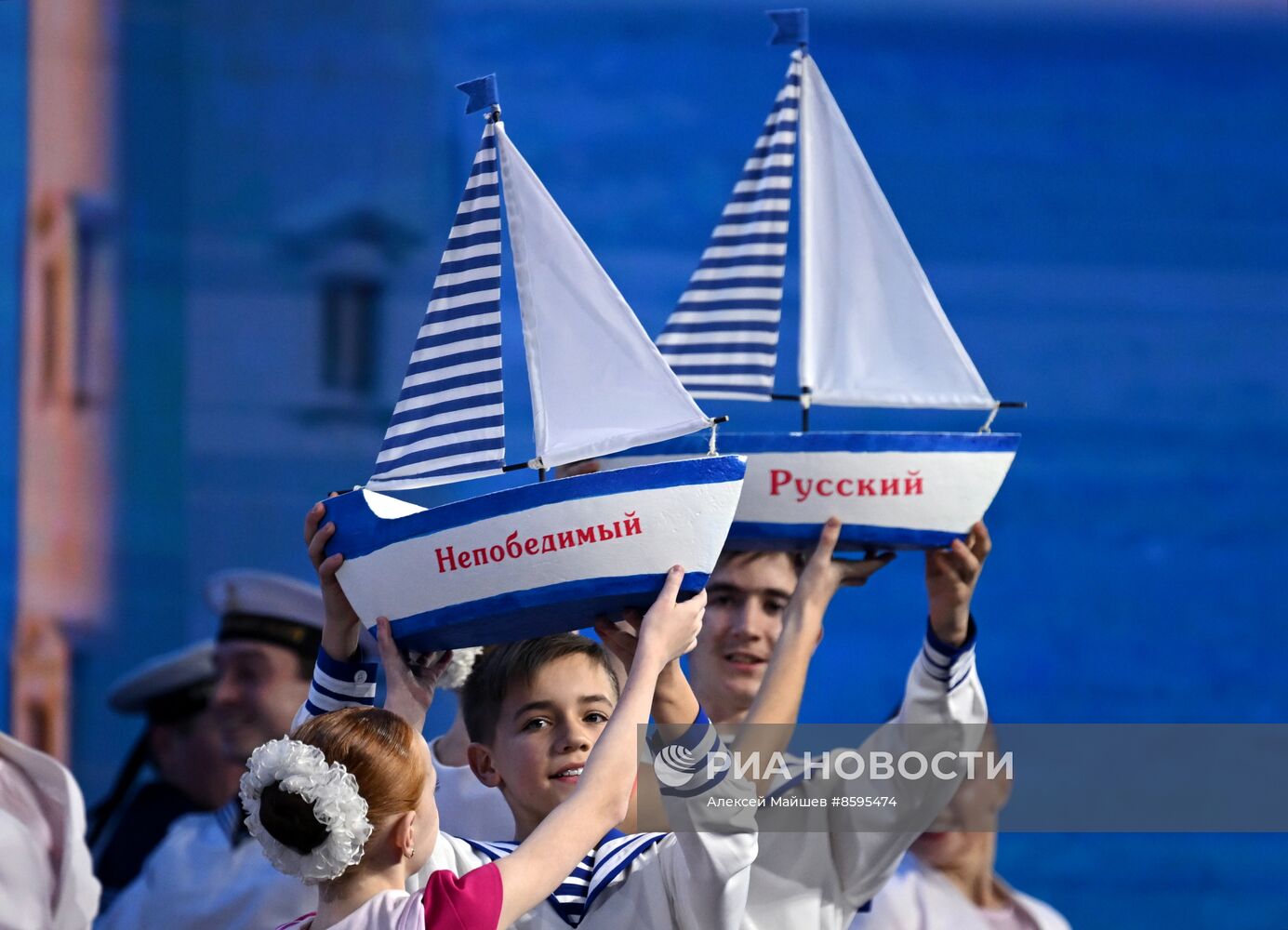 Выставка "Россия". Концерт – презентация "Севастополь - город героев"