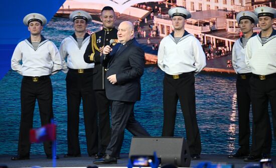 Международная выставка-форум "Россия"
Концерт – презентация "Севастополь - город героев", павильон №75
Михаил Развожаев, губернатор города Севастополь (в центре) Место: Россия, Москва. Автор: Алексей Майшев/РИА Новости. Выставка "Россия". Концерт – презентация "Севастополь - город героев"