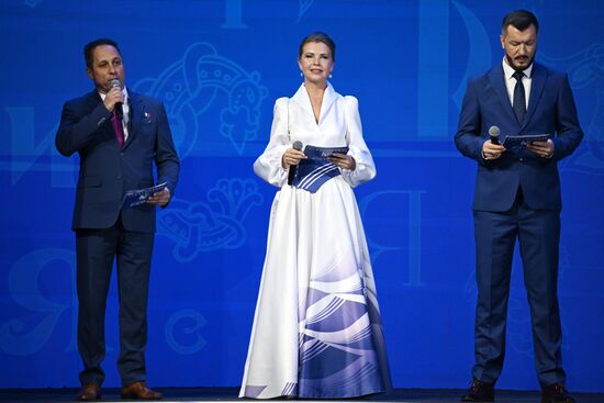 Международная выставка-форум "Россия"
Концерт – презентация "Севастополь - город героев", павильон №75
Антон Шкаплеров, заместитель начальника управления федерального государственного бюджетного учреждения "Научно-исследовательский испытательный центр подготовки космонавтов имени Ю.А.Гагарина" (слева) Место: Россия, Москва. Автор: Алексей Майшев/РИА Новости. Выставка "Россия". Концерт – презентация "Севастополь - город героев"