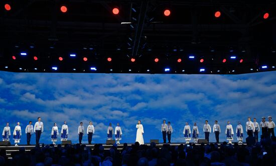 Международная выставка-форум "Россия"
Концерт – презентация "Севастополь - город героев", павильон №75 Место: Россия, Москва. Автор: Алексей Майшев/РИА Новости. Выставка "Россия". Концерт – презентация "Севастополь - город героев"